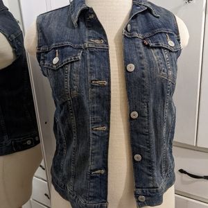 Large Levi's jean jacket vest